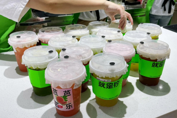 就是柠手打柠檬茶全国多少家店?就是柠手打柠檬茶加盟联系方式